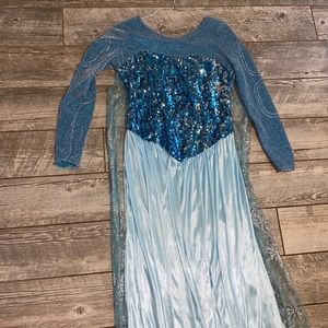 Beautiful Elsa costume!!